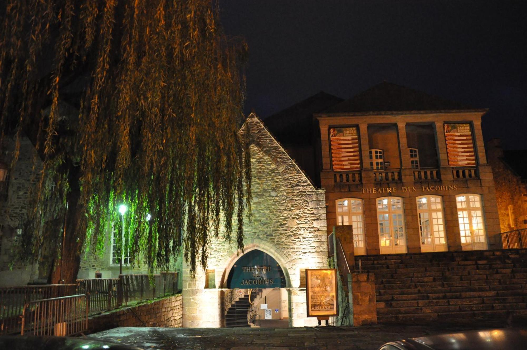 Cafe Hotel Du Theatre Dinan Exteriér fotografie